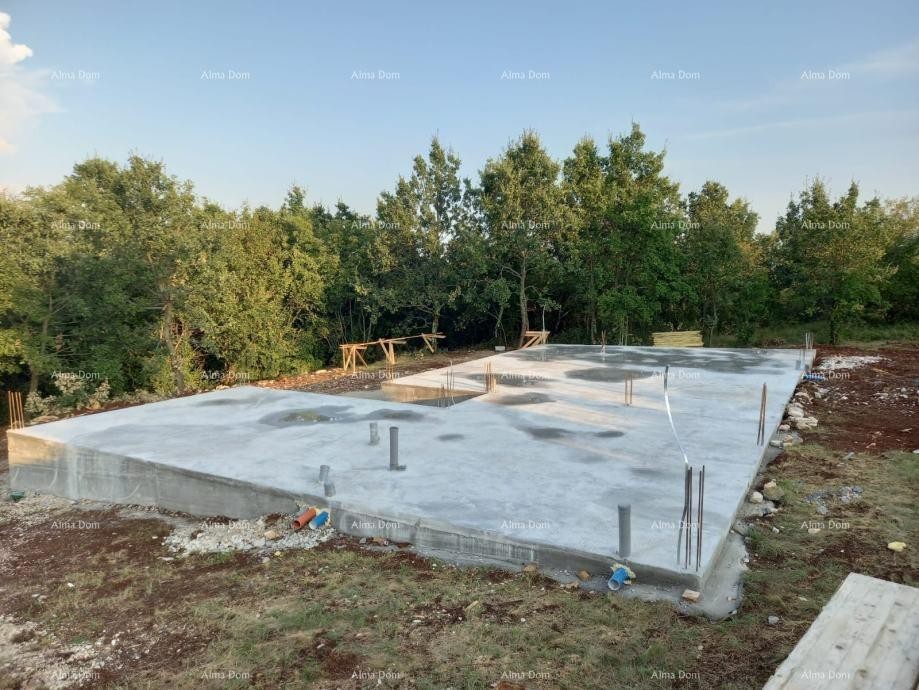 Prodaje se građevinsko zemljište sa započetom gradnjom – Vižinada 8