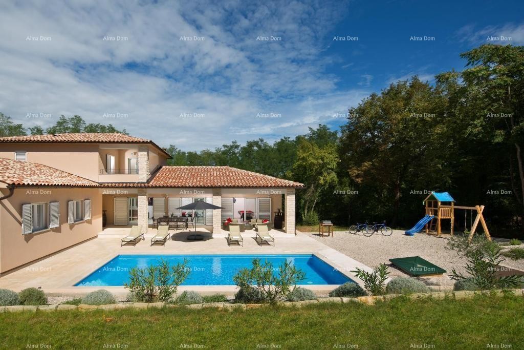 A villa with a swimming pool for sale, near Labin 2