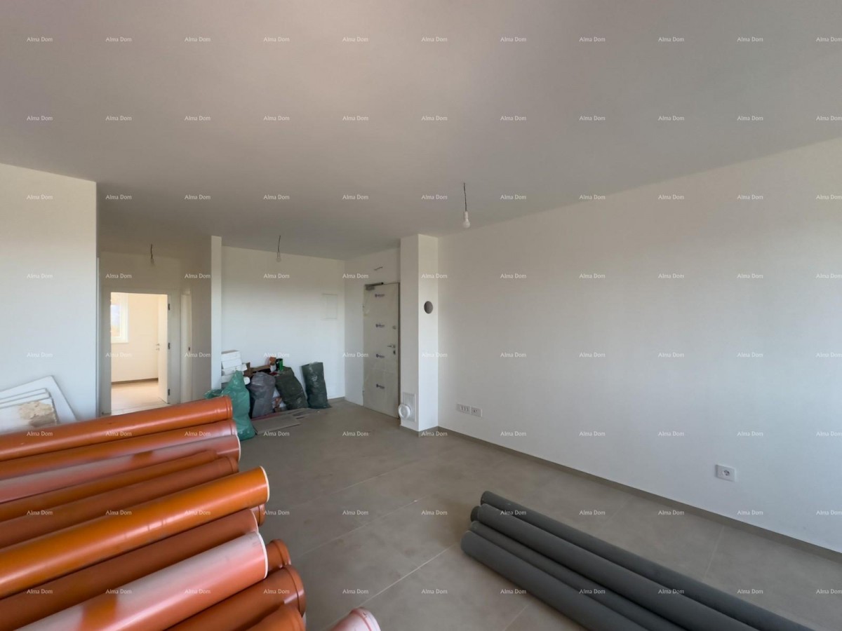 We are selling an apartment with a garden in Barban. 15