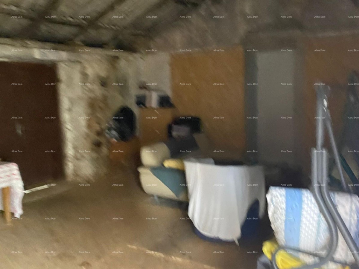 Prodaja dvojne kuće sa pomoćnim objektom (manja kuća) i zemljištem, Pula! 11