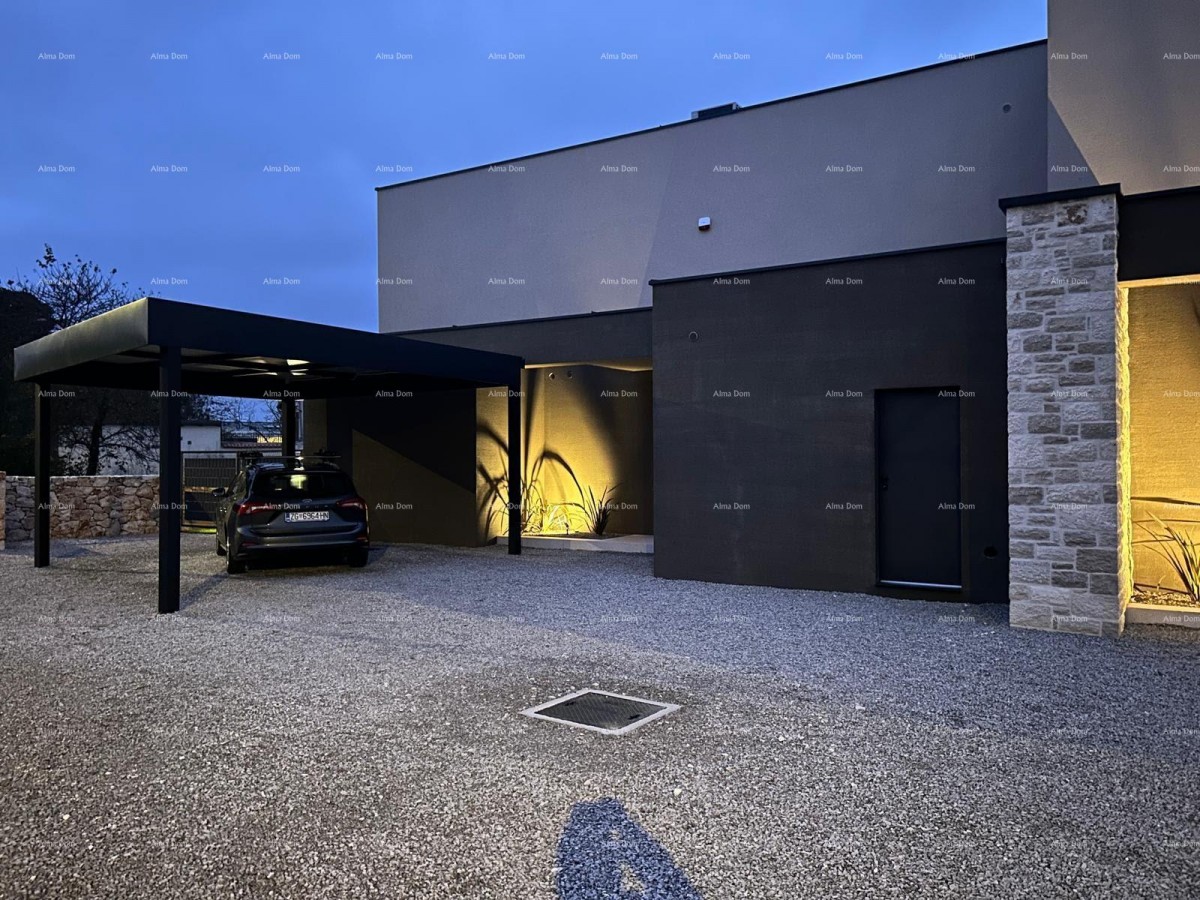 Vendesi una casa moderna con piscina situata in un idilliaco villaggio vicino a Rovigno. 7