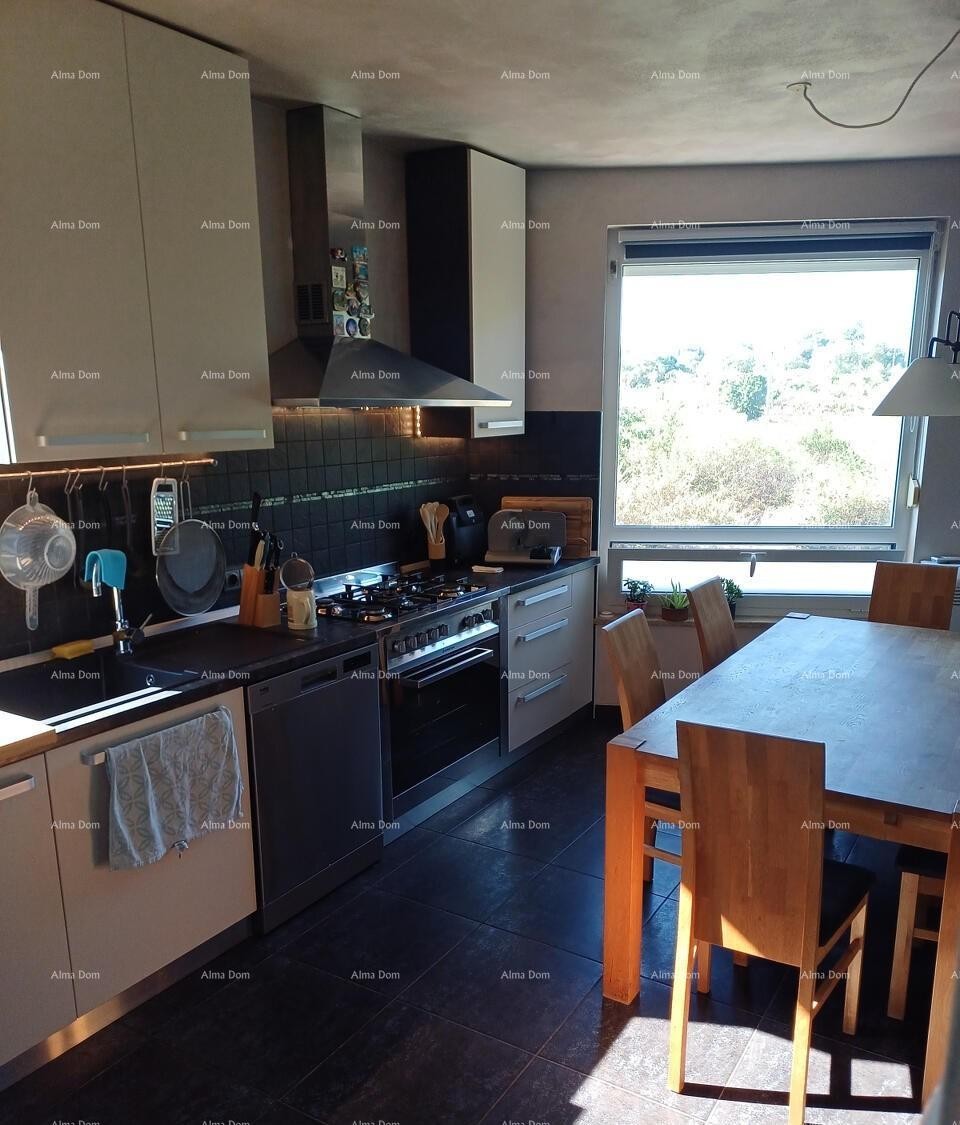 Prodaje se stan od 89 m2, Buje 5