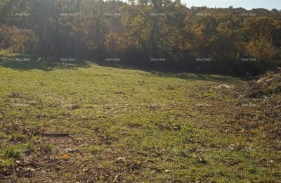 Prodaje se  građevinsko zemljište na mirnoj lokaciji, Kaštel