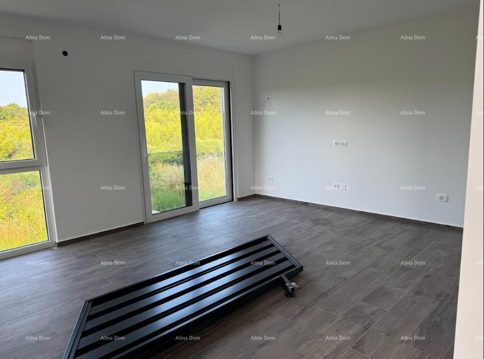 Luksuzan dvoetažni stan s pogledom na more i prostranom terasom u Zambratiji 5