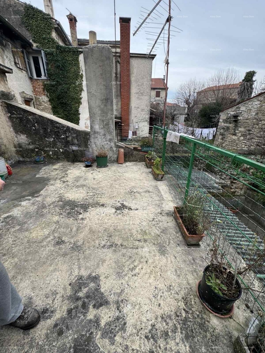 Prodamo hišo z dvoriščem v neposredni bližini centra, Buje! 4