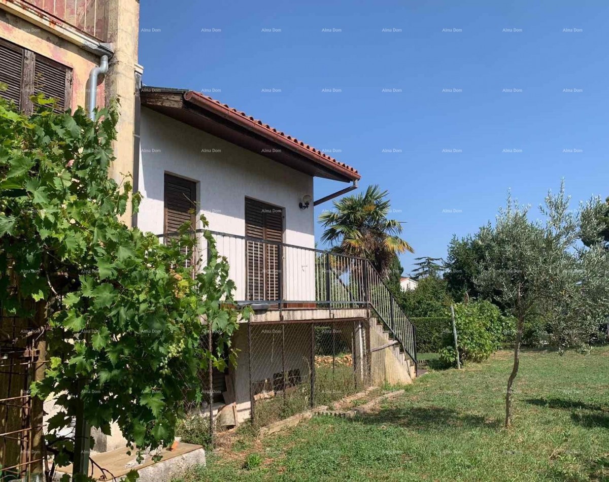 A detached house for renovation in the center of Rovinj is for sale 1