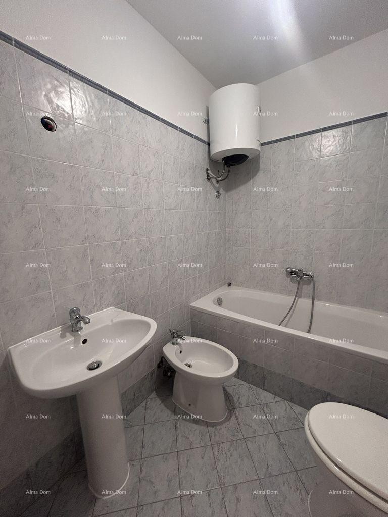 Novigrad – prostran četverosoban stan, 76 m², 200 m od mora i plaže Karpinjan 8