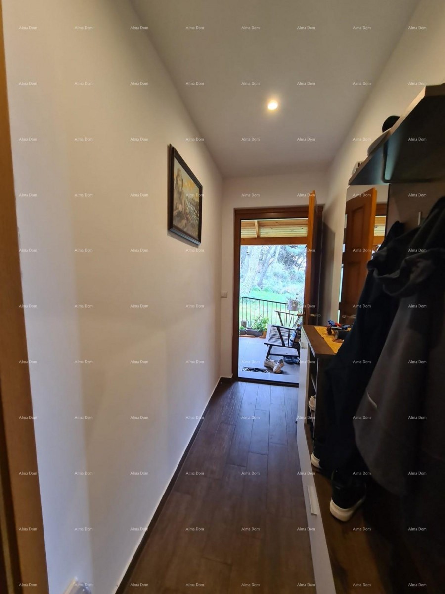 KUĆA SA TRI  APARTMANA,  MEDULIN 29