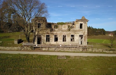 Vendita - casa in pietra istriana in fase di ristrutturazione, Cerovlje!