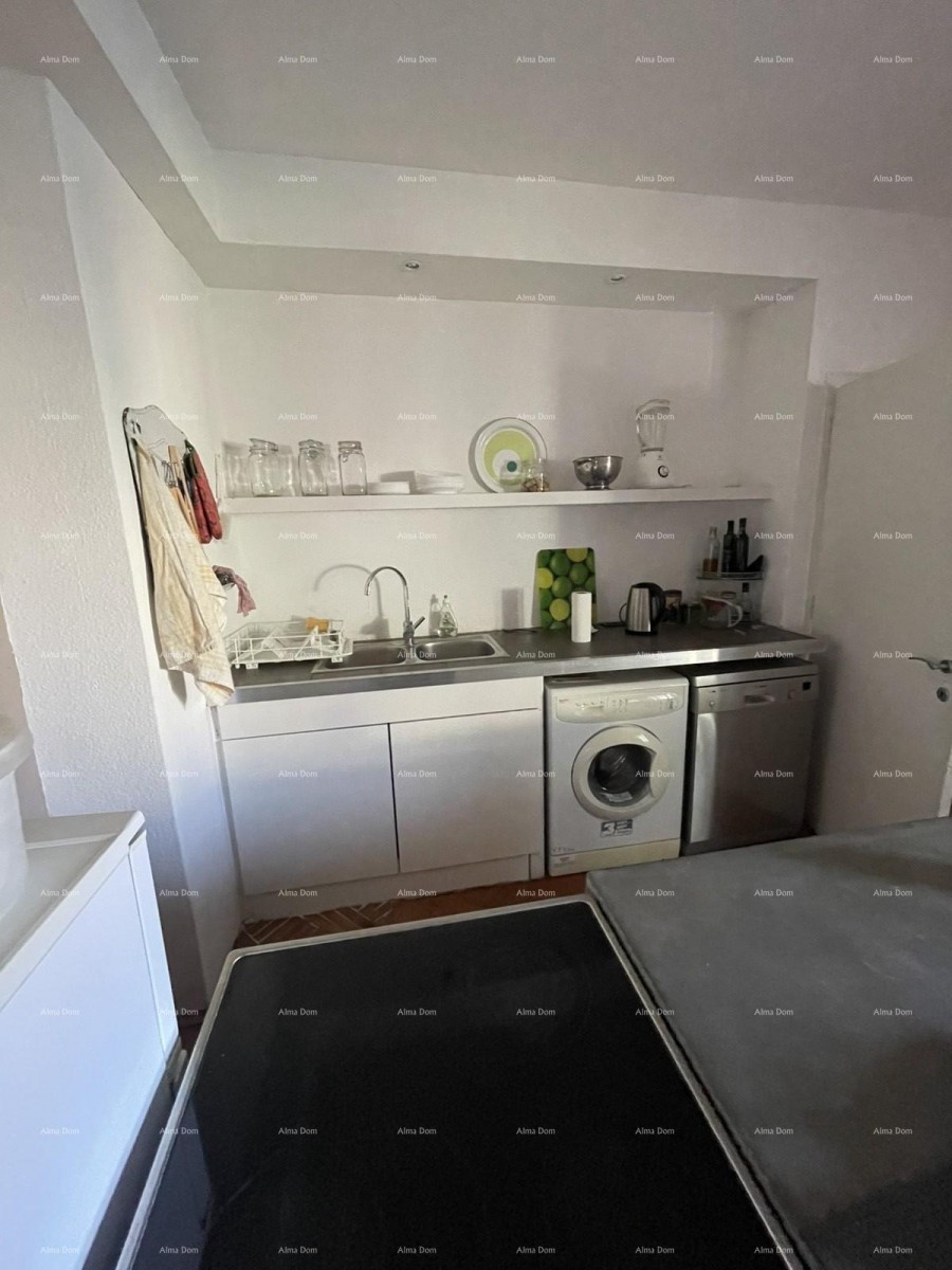 Pula, centar – Prostran trosoban stan od 76,38 m² s dvije terase 9