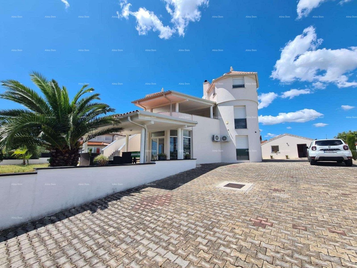 Na prodaju hiša s bazenom – Valtura 2