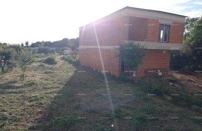 VALTURA - građevinska parcela u neposrednoj blizini osnovne škole / prodaja