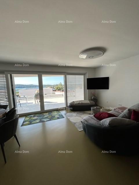 A beautiful villa with a sea view. POMER 14