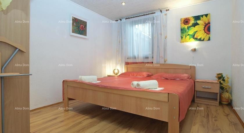 KUĆA SA TRI  APARTMANA,  MEDULIN 11