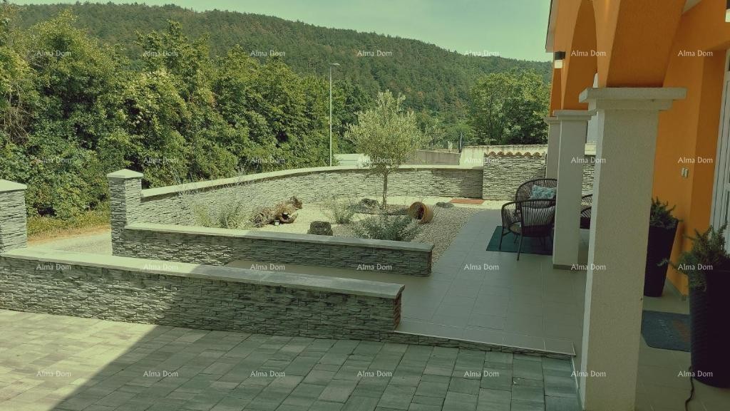 Casa con vista mozzafiato sulle montagne, terrazza, giardino, barbecue e parcheggio privato. 23