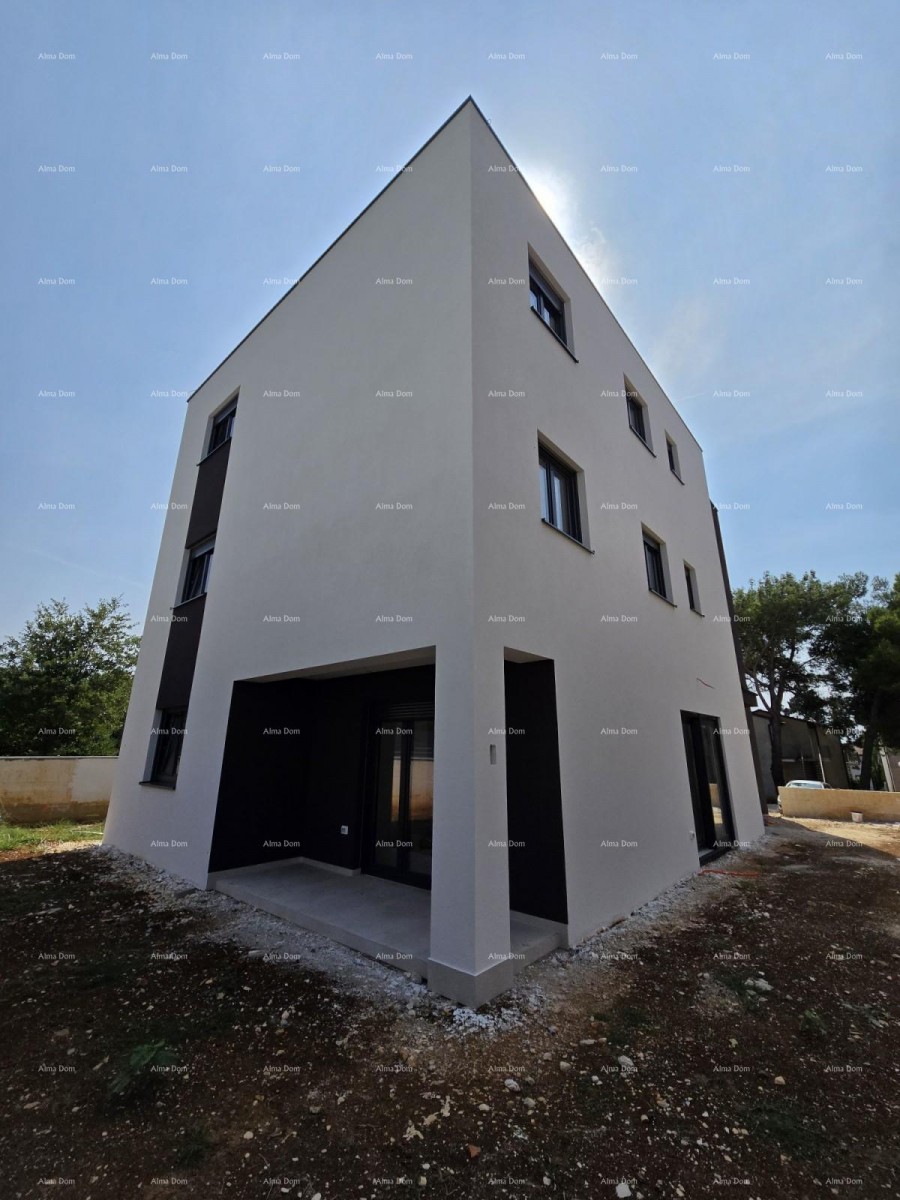 Moderni stan u novogradnji, USJELJIV, 500 m od mora translates to Italian as: 5