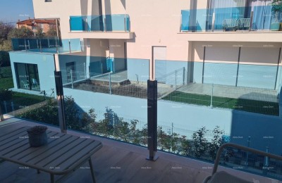 Современная квартира в блоке E с парковочным местом и кладовкой вблизи Умага!