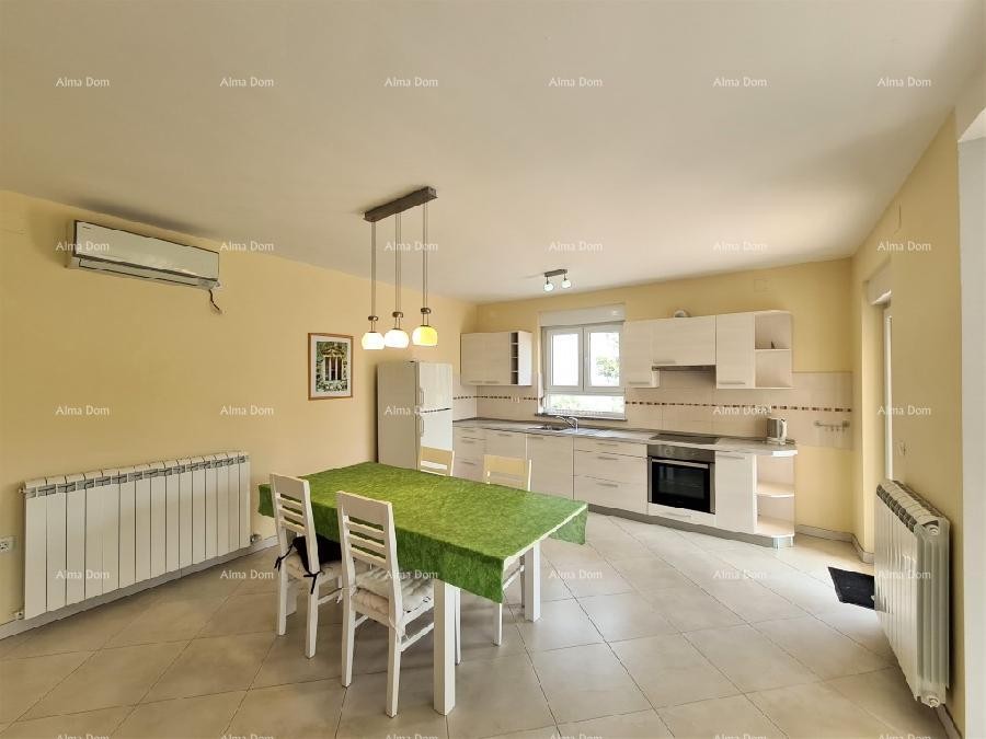 Ližnjan u prodaji  jedna velika i jedna mala kuća. 17