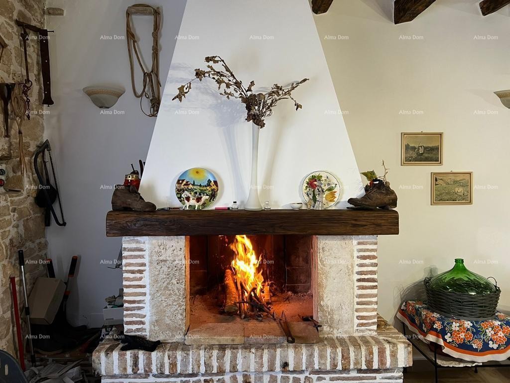 Красивый каменный дом примерно в десяти километрах от центра Пореча. 6