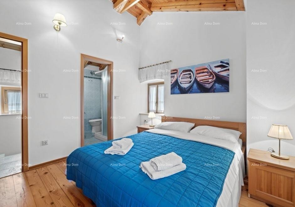 Prodaja renovirane istarske hiše s bazenom – Kanfanar, 208 m², dva objekta 21