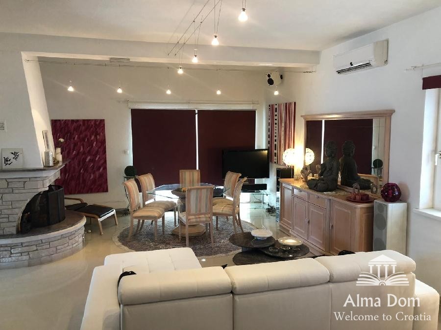 5 star holiday villa. 3