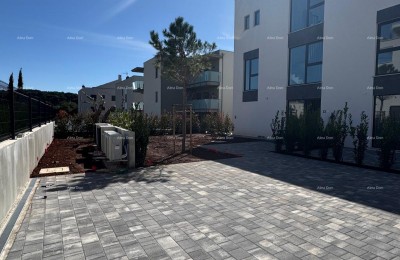 РОВИНЬ - ДВУХУРОВНЕВАЯ КВАРТИРА С ПРЕКРАСНЫМ ВИДОМ НА МОРЕ (E)