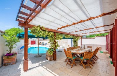 Prodaje se renovirana istarska kuća s bazenom – Kanfanar, 208 m², dva objekta