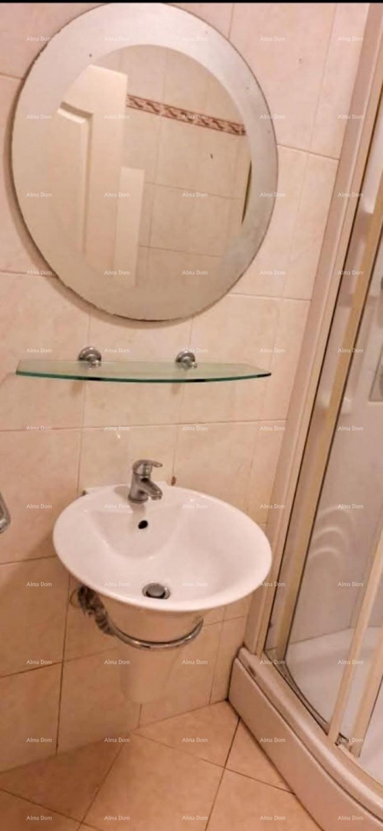 Rovinj, Stan na mirni lokaciji. 11