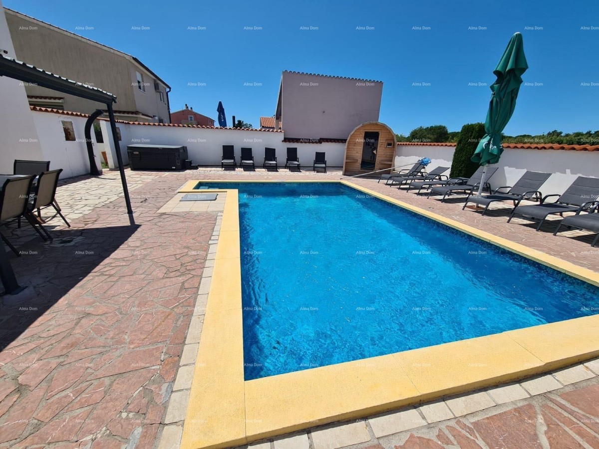 Na prodaju hiša s bazenom – Valtura 43