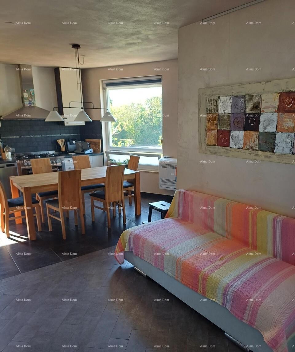 Prodaje se stan od 89 m2, Buje 9