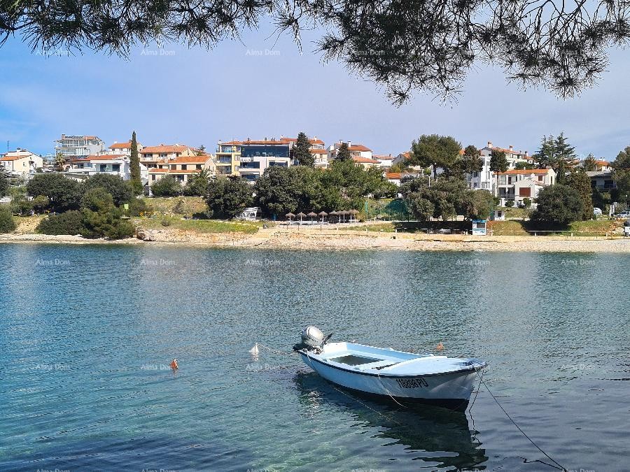 Prvi red do morja in plaže – hiša s bazenom in veliko okužnico, Pješčana Uvala! 1