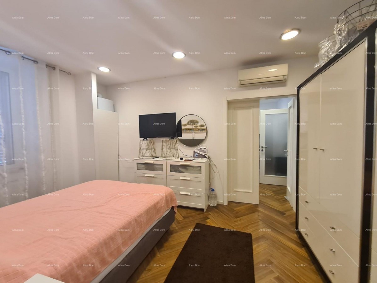 PRODAJA STANA S DVA APARTMANA – PULA 11