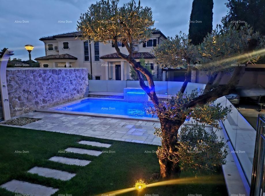 UMAG – Luxury villa with heated pool, just 120 m from the sea 4