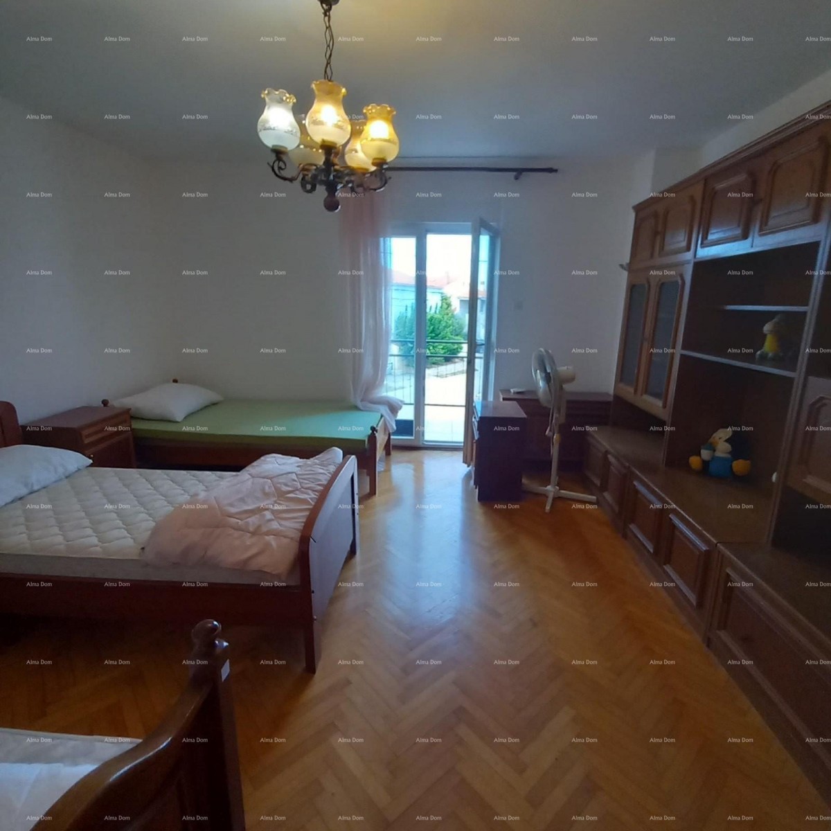 Prodaja, Ližnjan , kuća u nizu sa tri apartmana. 39
