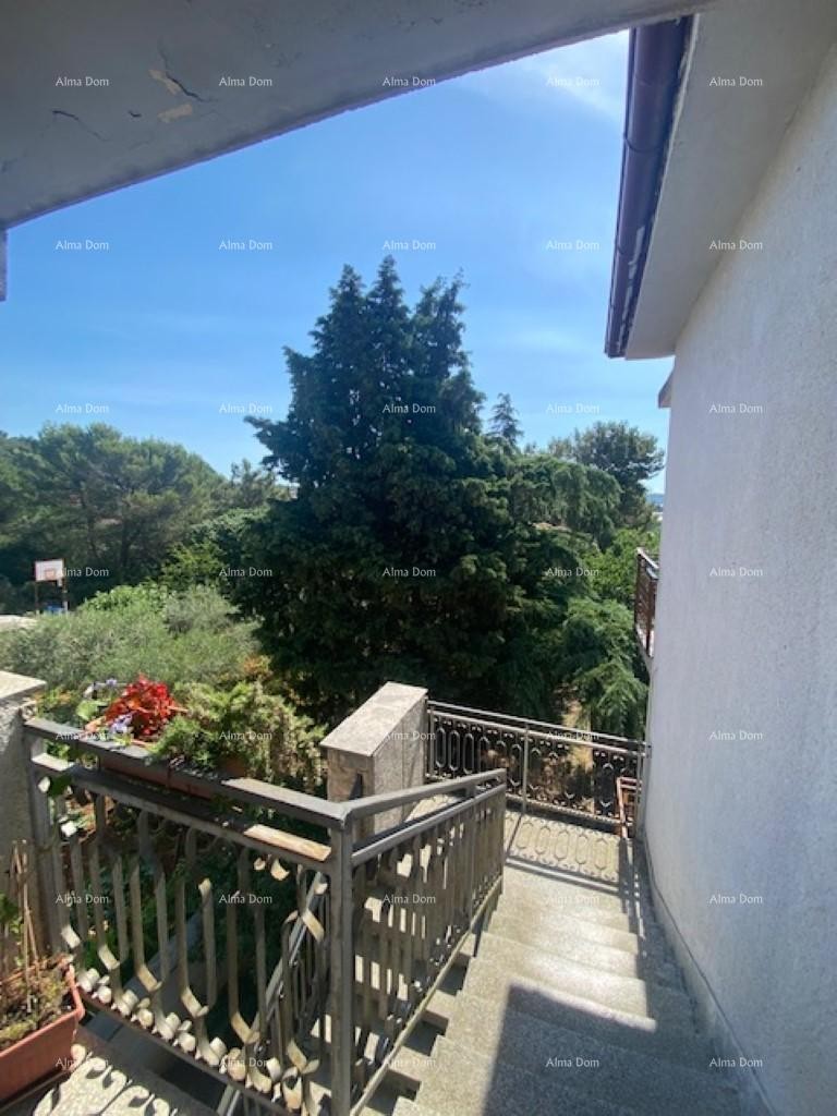 Velika samostojeća kuća. Pula. Veli vrh. 5