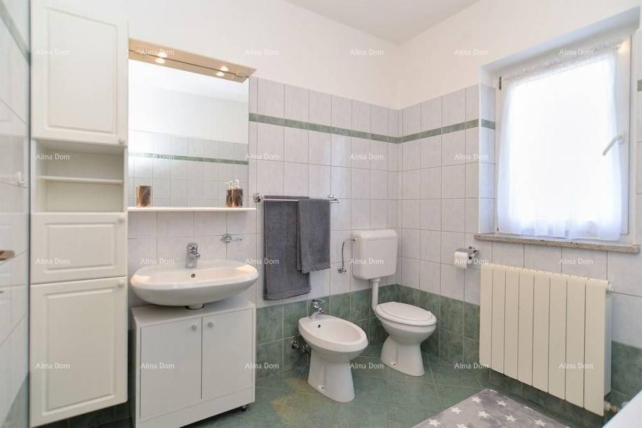 Na prodaju kuća s apartmanima u Štinjanu. 3