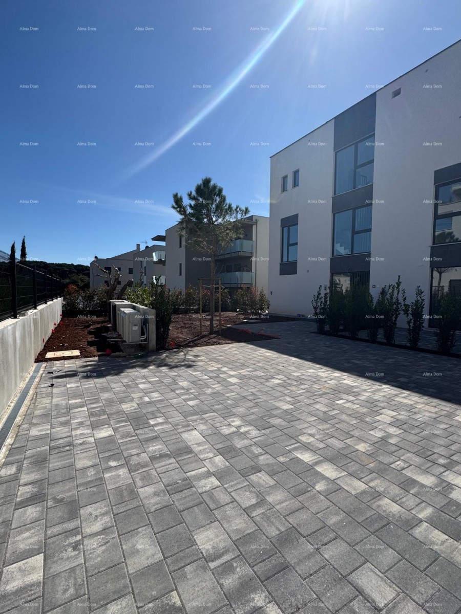 ROVINJ - New construction, large apartment in a TOP location / B 3