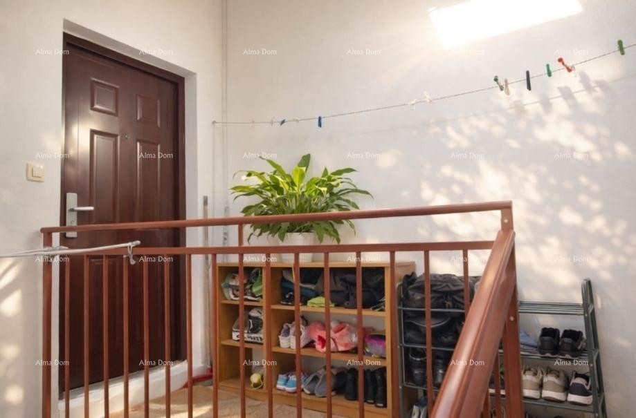 Rovigno – immobile con due appartamenti con vista mare e posto auto 10