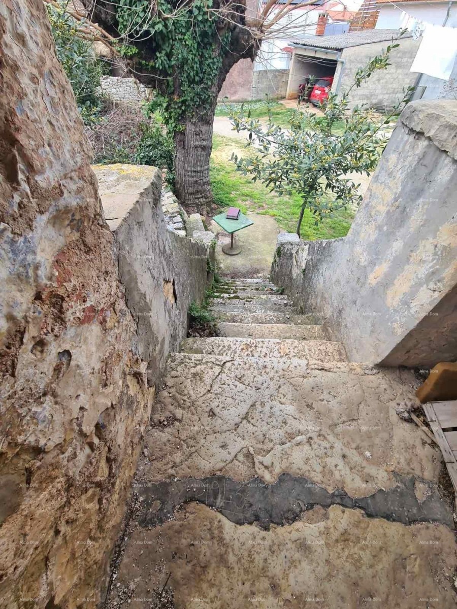 For sale: old stone house in Peroj 13