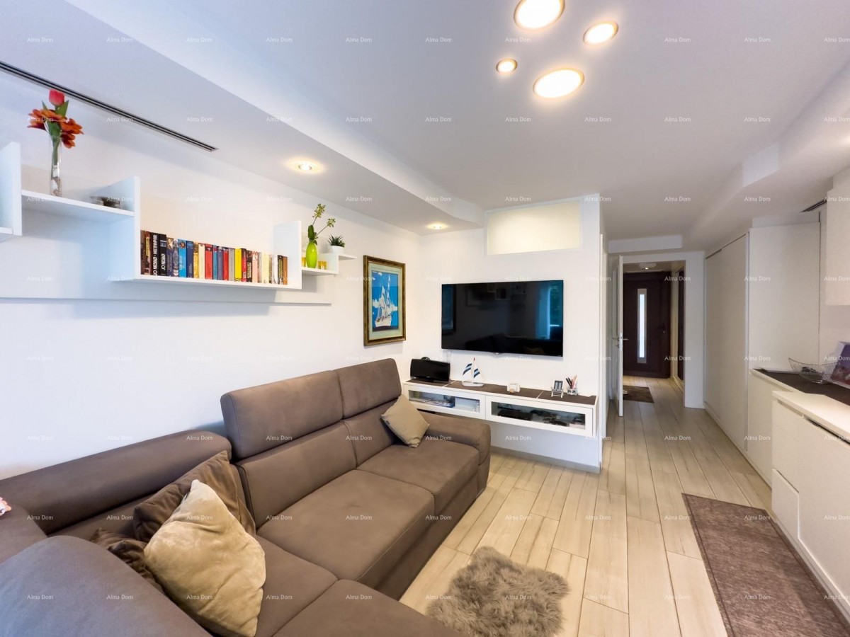 For sale: renovated apartment in Duga Uvala! 13