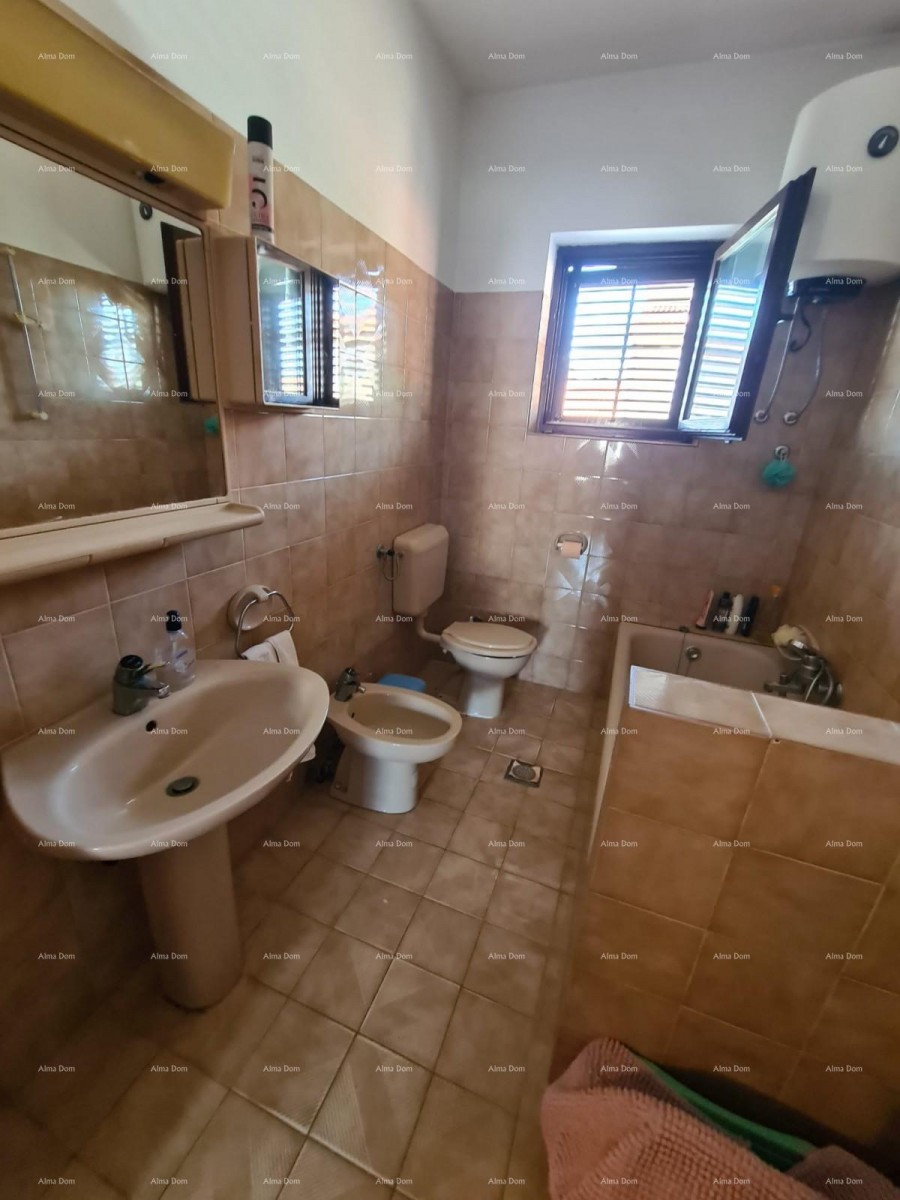Sale of a house with two residential units, an auxiliary building, and a garage, Ližnjan! 36