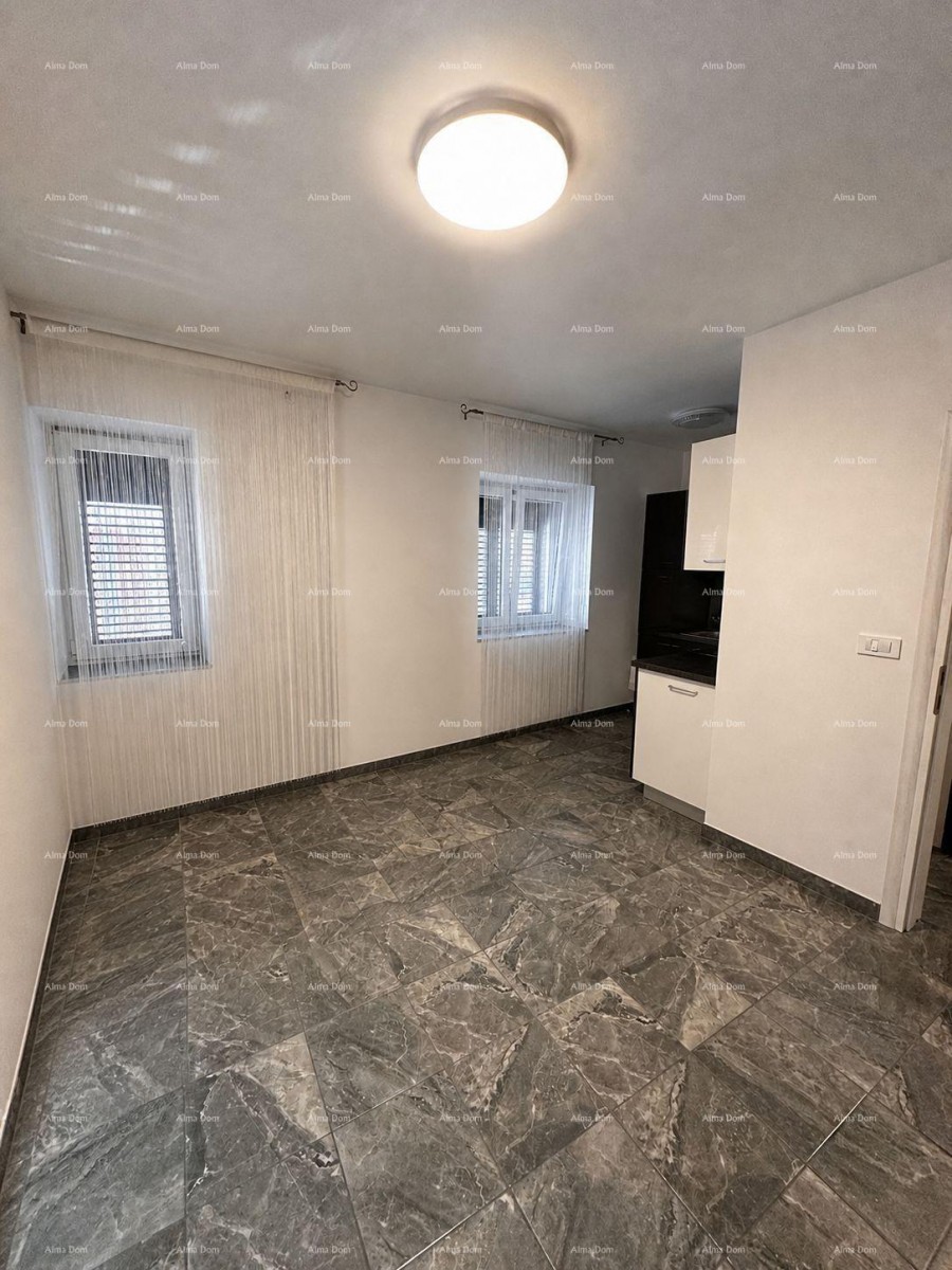 Ristrutturato appartamento nel centro di Pola, 50 m² con riscaldamento a pavimento e design moderno 2