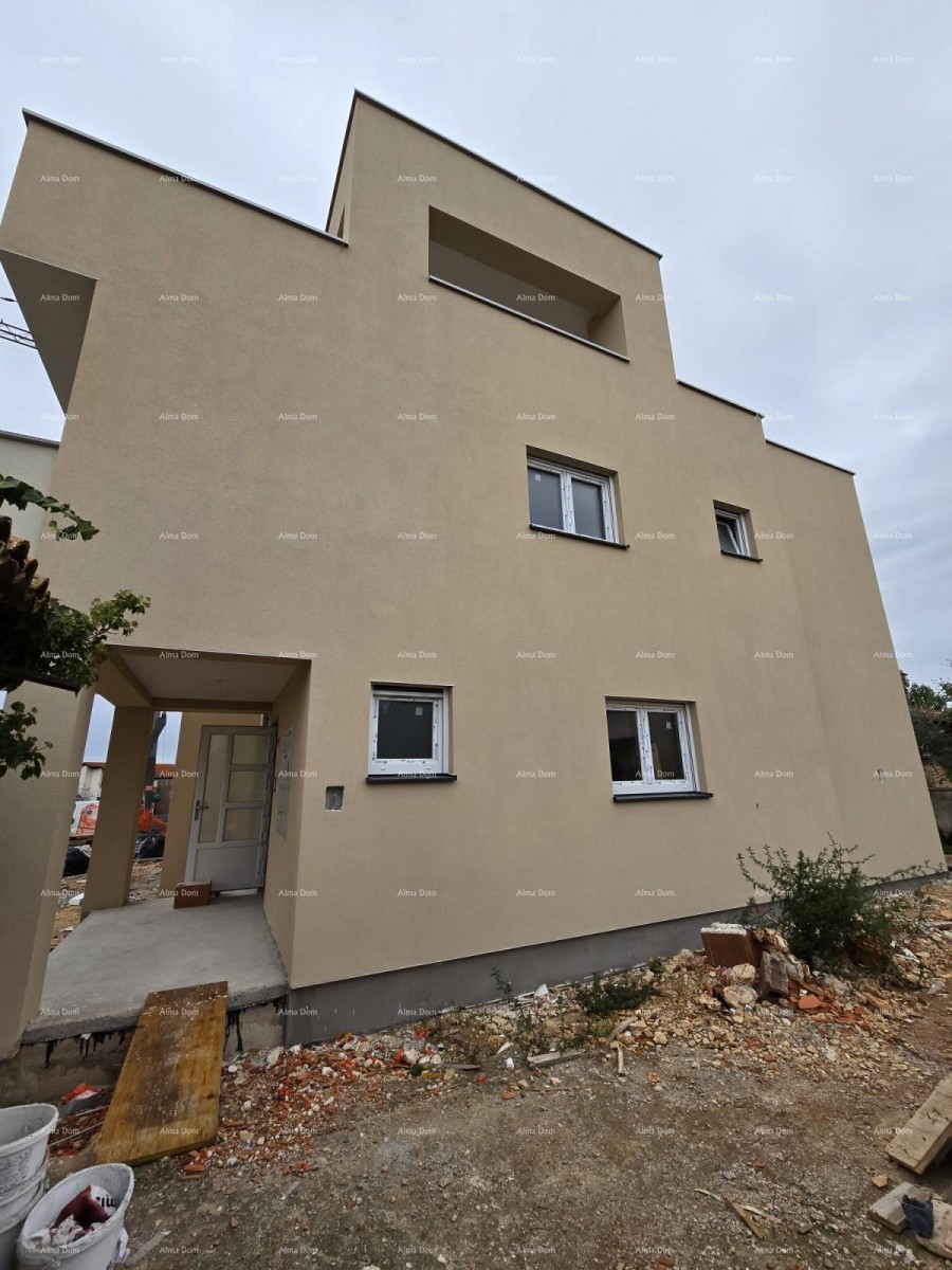 Novogradnja! Pula. Valdebek. stan sa velikom terasom od cca 50 m2. 2