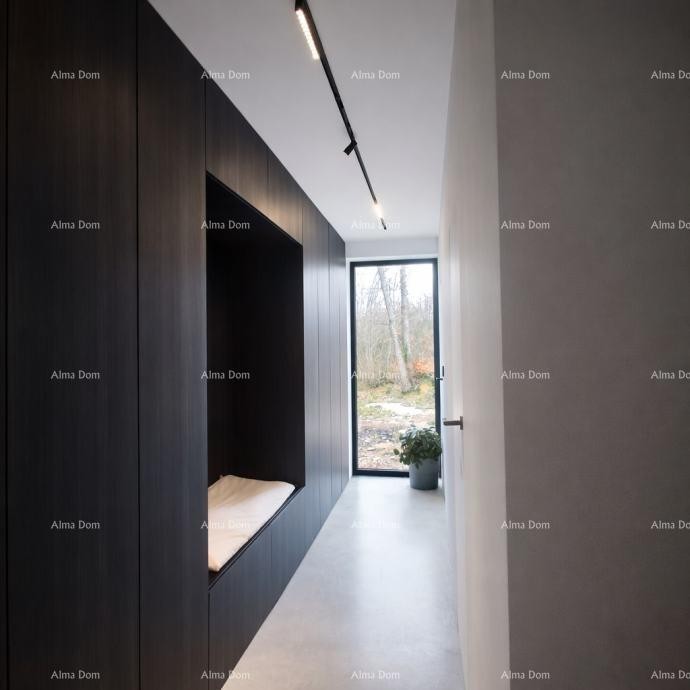 For sale: single-story house in a quiet part of Labin. 7