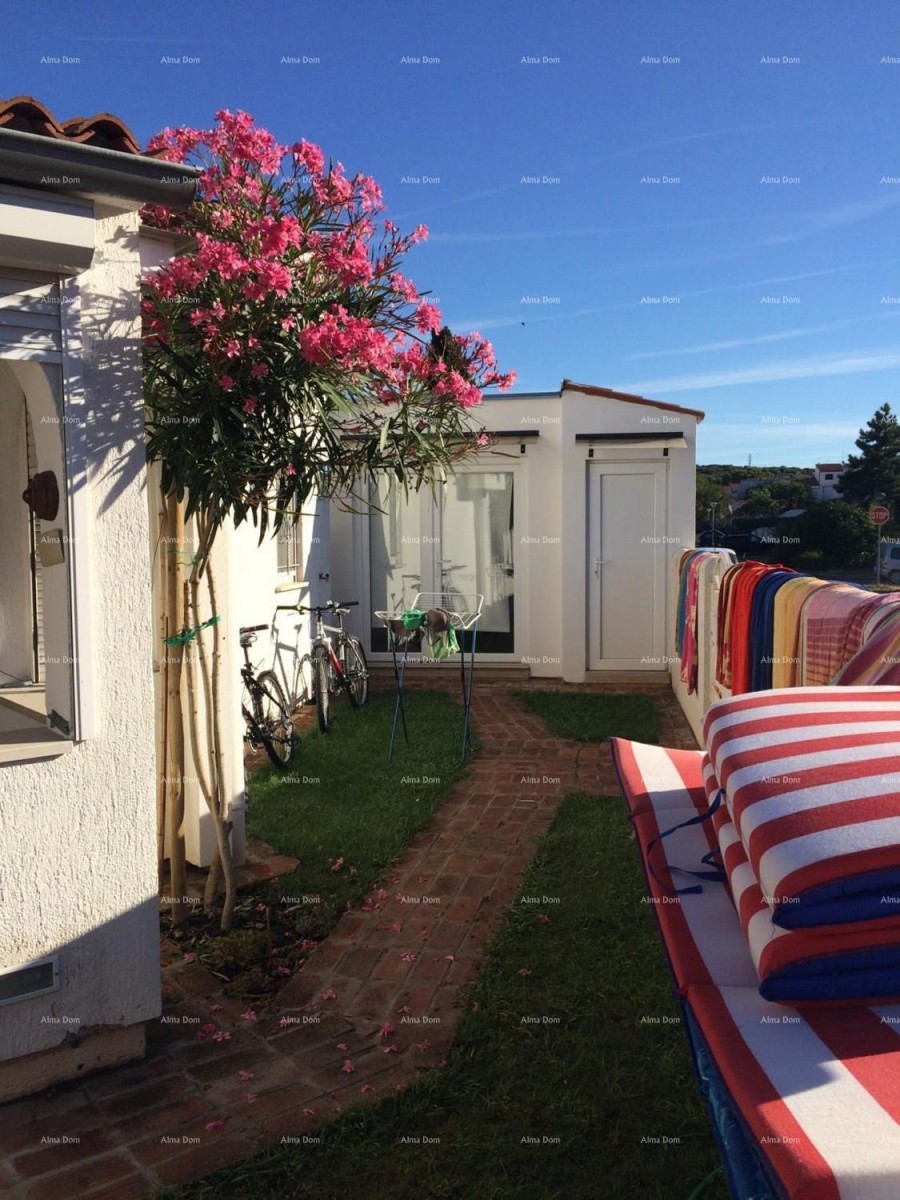 На продажу квартира на первом этаже – Барбарига, 80 м², 500 м от моря! 10