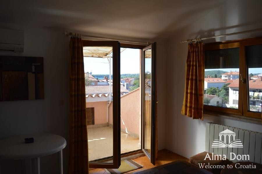 We are selling a house with five apartments in Medulin. 19