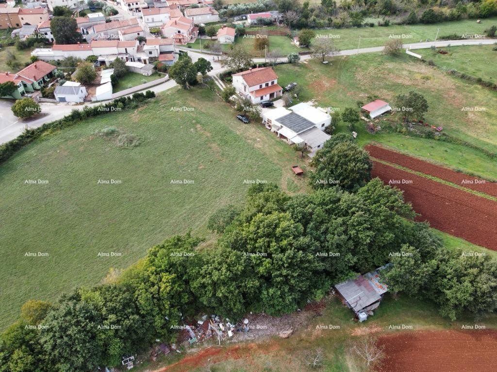 Prodaje se građevinsko zemljište površine 3785 m2 1