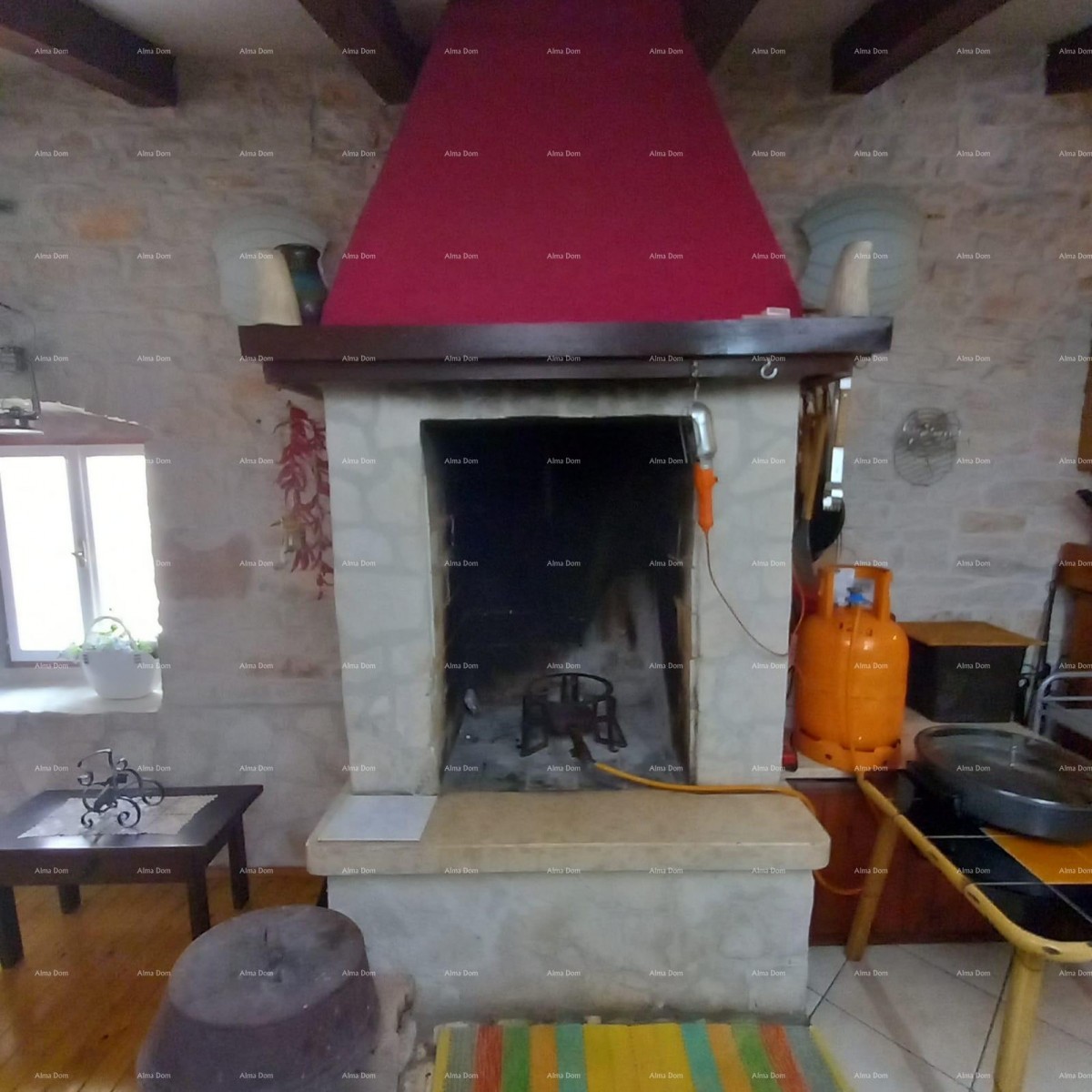 Casa spaziosa a Marčana con tre piani e giardino in vendita. 26