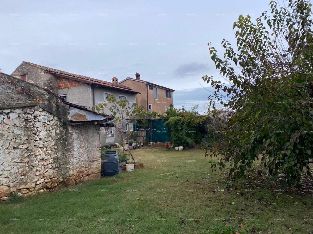Prodaja dvojčka z gospodarskim poslopjem (manjša hiša) in zemljiščem, Pula! 4