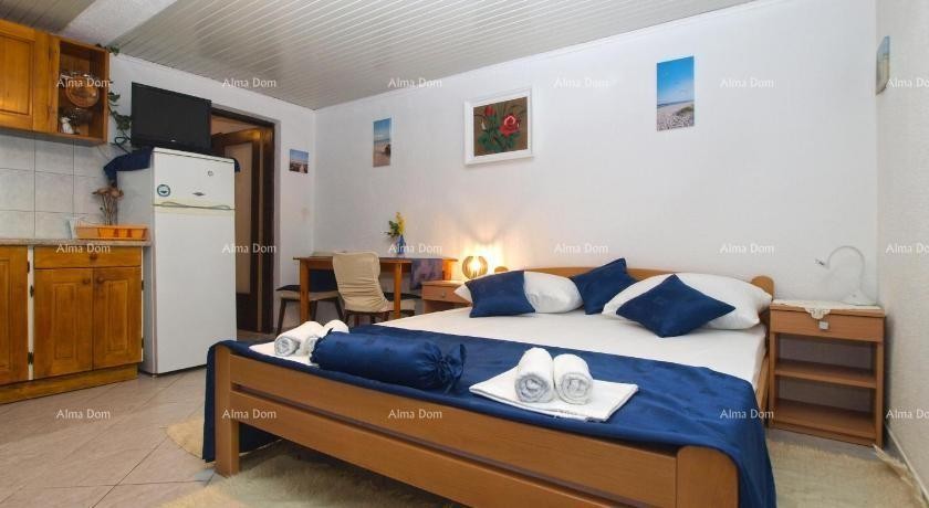 KUĆA SA TRI  APARTMANA,  MEDULIN 23